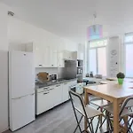 בית הארחה Maison Victor Hugo *